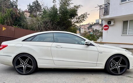 Mercedes-Benz E-Класс, 2011 год, 880 000 рублей, 5 фотография
