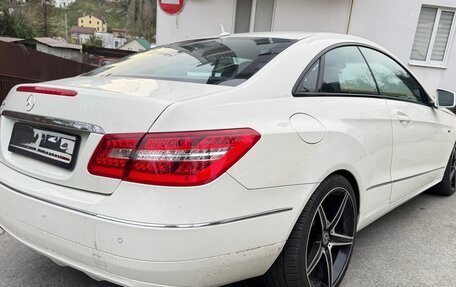 Mercedes-Benz E-Класс, 2011 год, 880 000 рублей, 6 фотография