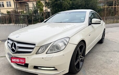 Mercedes-Benz E-Класс, 2011 год, 880 000 рублей, 2 фотография