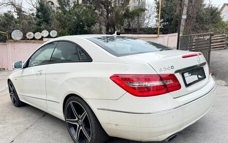 Mercedes-Benz E-Класс, 2011 год, 880 000 рублей, 8 фотография