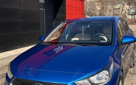 Hyundai Solaris II рестайлинг, 2017 год, 1 300 000 рублей, 2 фотография