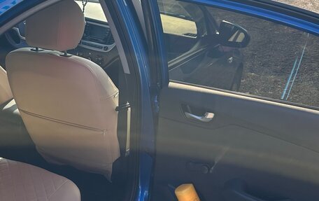 Hyundai Solaris II рестайлинг, 2017 год, 1 300 000 рублей, 18 фотография