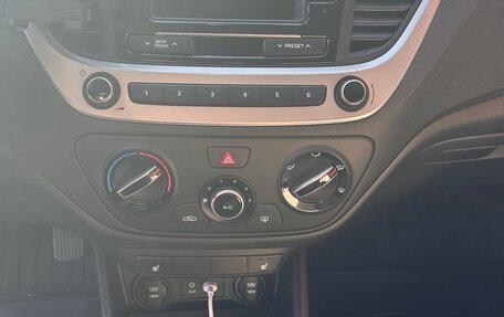 Hyundai Solaris II рестайлинг, 2017 год, 1 300 000 рублей, 13 фотография