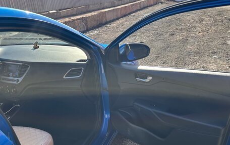 Hyundai Solaris II рестайлинг, 2017 год, 1 300 000 рублей, 14 фотография