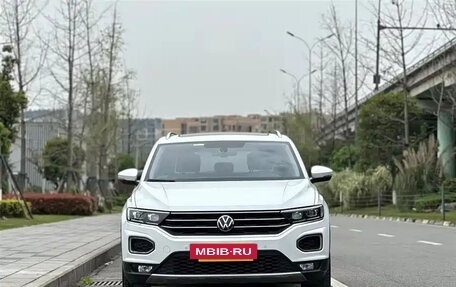 Volkswagen T-Roc I, 2022 год, 1 350 013 рублей, 2 фотография