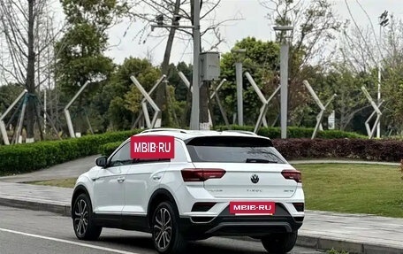 Volkswagen T-Roc I, 2022 год, 1 350 013 рублей, 3 фотография