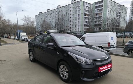 KIA Rio IV, 2018 год, 1 300 000 рублей, 2 фотография