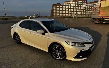 Toyota Camry, 2021 год, 3 490 000 рублей, 2 фотография