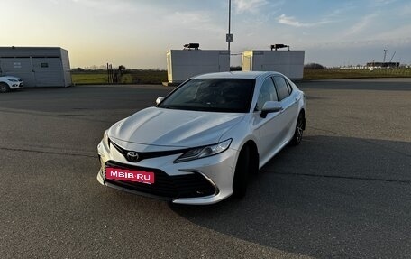 Toyota Camry, 2021 год, 3 490 000 рублей, 4 фотография