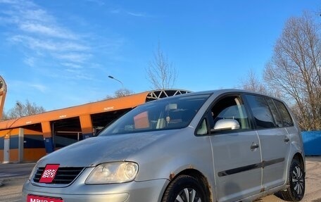 Volkswagen Touran III, 2004 год, 405 000 рублей, 1 фотография
