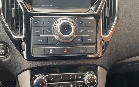 Hawtai Laville, 2017 год, 1 000 000 рублей, 9 фотография