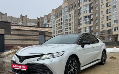 Toyota Camry, 2020 год, 3 300 000 рублей, 2 фотография