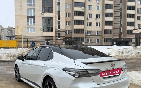 Toyota Camry, 2020 год, 3 300 000 рублей, 4 фотография