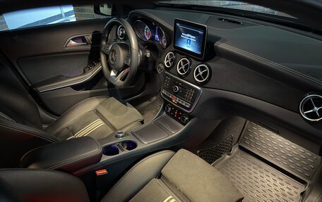 Mercedes-Benz GLA, 2018 год, 2 900 000 рублей, 13 фотография