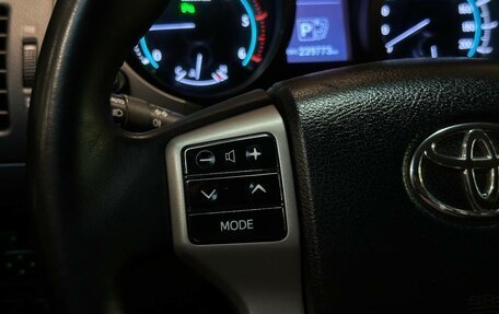 Toyota Land Cruiser Prado 150 рестайлинг 2, 2013 год, 3 095 000 рублей, 12 фотография