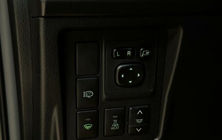 Toyota Land Cruiser Prado 150 рестайлинг 2, 2013 год, 3 095 000 рублей, 21 фотография