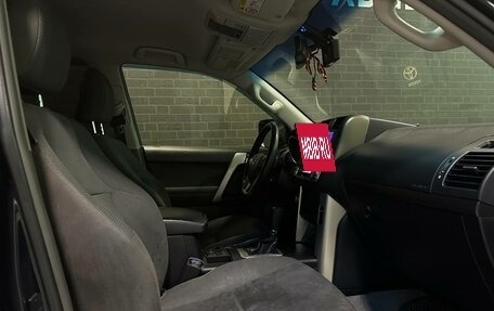 Toyota Land Cruiser Prado 150 рестайлинг 2, 2013 год, 3 095 000 рублей, 8 фотография