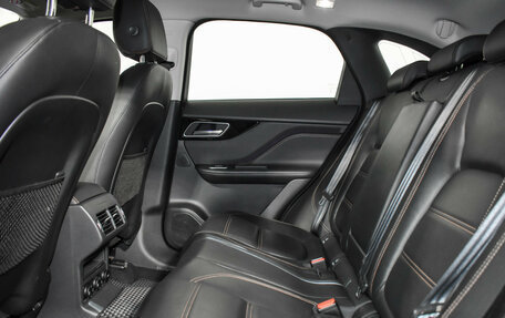 Jaguar F-Pace, 2017 год, 2 499 000 рублей, 13 фотография