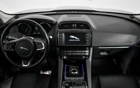 Jaguar F-Pace, 2017 год, 2 499 000 рублей, 15 фотография