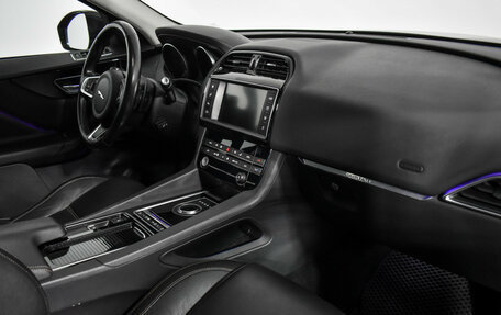 Jaguar F-Pace, 2017 год, 2 499 000 рублей, 16 фотография