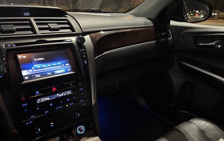 Toyota Camry, 2017 год, 2 600 000 рублей, 7 фотография