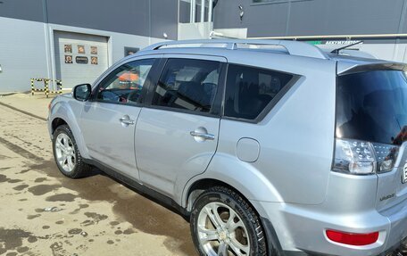 Mitsubishi Outlander III рестайлинг 3, 2010 год, 1 070 000 рублей, 9 фотография