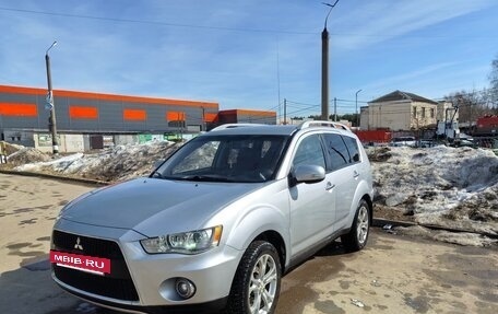 Mitsubishi Outlander III рестайлинг 3, 2010 год, 1 070 000 рублей, 2 фотография
