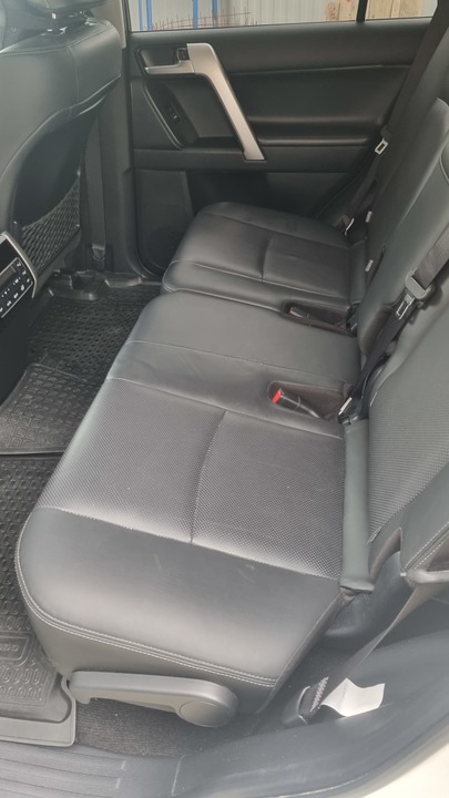 Toyota Land Cruiser Prado 150 рестайлинг 2, 2020 год, 7 300 000 рублей, 8 фотография