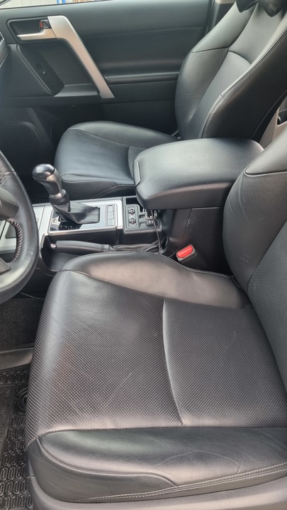 Toyota Land Cruiser Prado 150 рестайлинг 2, 2020 год, 7 300 000 рублей, 6 фотография