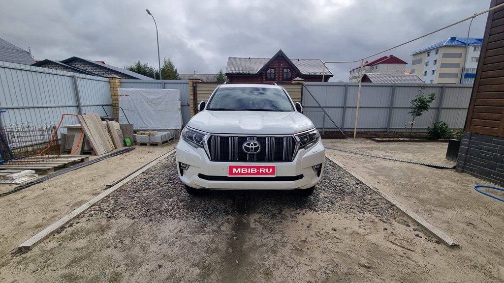 Toyota Land Cruiser Prado 150 рестайлинг 2, 2020 год, 7 300 000 рублей, 3 фотография