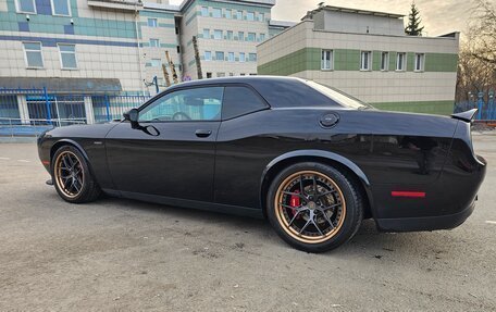 Dodge Challenger III рестайлинг 2, 2019 год, 4 900 000 рублей, 6 фотография