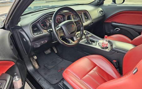 Dodge Challenger III рестайлинг 2, 2019 год, 4 900 000 рублей, 8 фотография