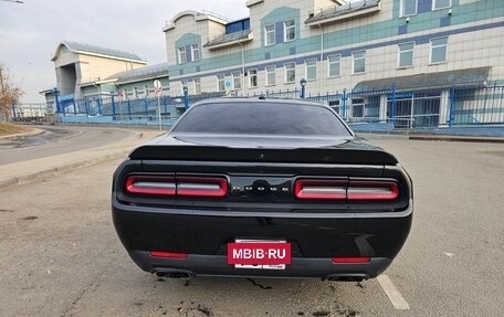 Dodge Challenger III рестайлинг 2, 2019 год, 4 900 000 рублей, 5 фотография