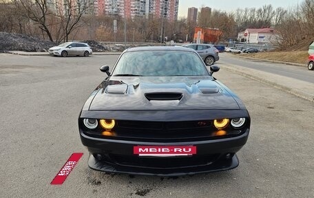 Dodge Challenger III рестайлинг 2, 2019 год, 4 900 000 рублей, 2 фотография