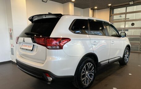Mitsubishi Outlander III рестайлинг 3, 2017 год, 2 100 000 рублей, 5 фотография