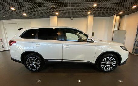 Mitsubishi Outlander III рестайлинг 3, 2017 год, 2 100 000 рублей, 4 фотография
