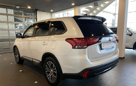 Mitsubishi Outlander III рестайлинг 3, 2017 год, 2 100 000 рублей, 9 фотография