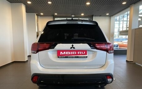 Mitsubishi Outlander III рестайлинг 3, 2017 год, 2 100 000 рублей, 8 фотография