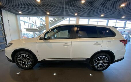 Mitsubishi Outlander III рестайлинг 3, 2017 год, 2 100 000 рублей, 11 фотография