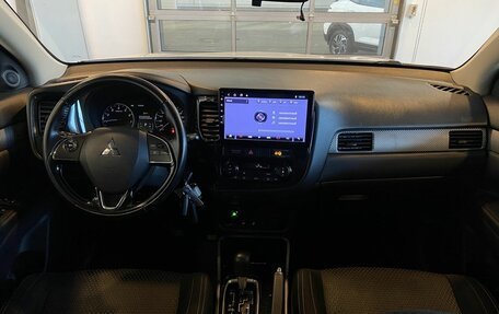 Mitsubishi Outlander III рестайлинг 3, 2017 год, 2 100 000 рублей, 18 фотография