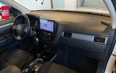 Mitsubishi Outlander III рестайлинг 3, 2017 год, 2 100 000 рублей, 24 фотография