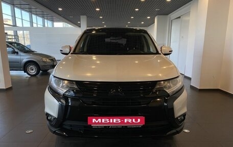 Mitsubishi Outlander III рестайлинг 3, 2017 год, 2 100 000 рублей, 16 фотография