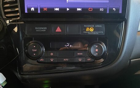 Mitsubishi Outlander III рестайлинг 3, 2017 год, 2 100 000 рублей, 29 фотография