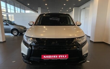 Mitsubishi Outlander III рестайлинг 3, 2017 год, 2 100 000 рублей, 15 фотография