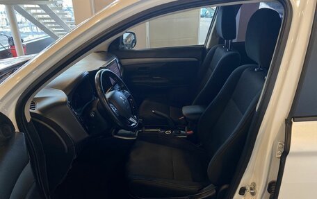 Mitsubishi Outlander III рестайлинг 3, 2017 год, 2 100 000 рублей, 31 фотография