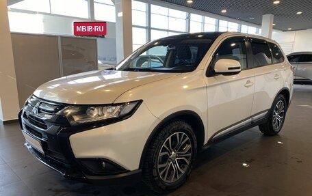 Mitsubishi Outlander III рестайлинг 3, 2017 год, 2 100 000 рублей, 14 фотография