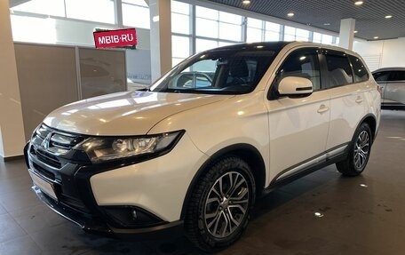 Mitsubishi Outlander III рестайлинг 3, 2017 год, 2 100 000 рублей, 13 фотография