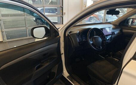 Mitsubishi Outlander III рестайлинг 3, 2017 год, 2 100 000 рублей, 40 фотография