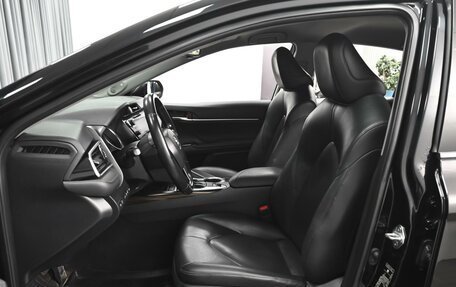 Toyota Camry, 2018 год, 3 339 000 рублей, 10 фотография