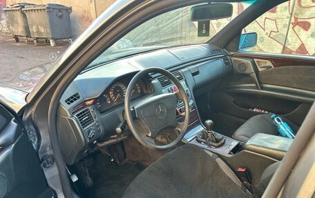 Mercedes-Benz E-Класс, 1998 год, 230 000 рублей, 4 фотография